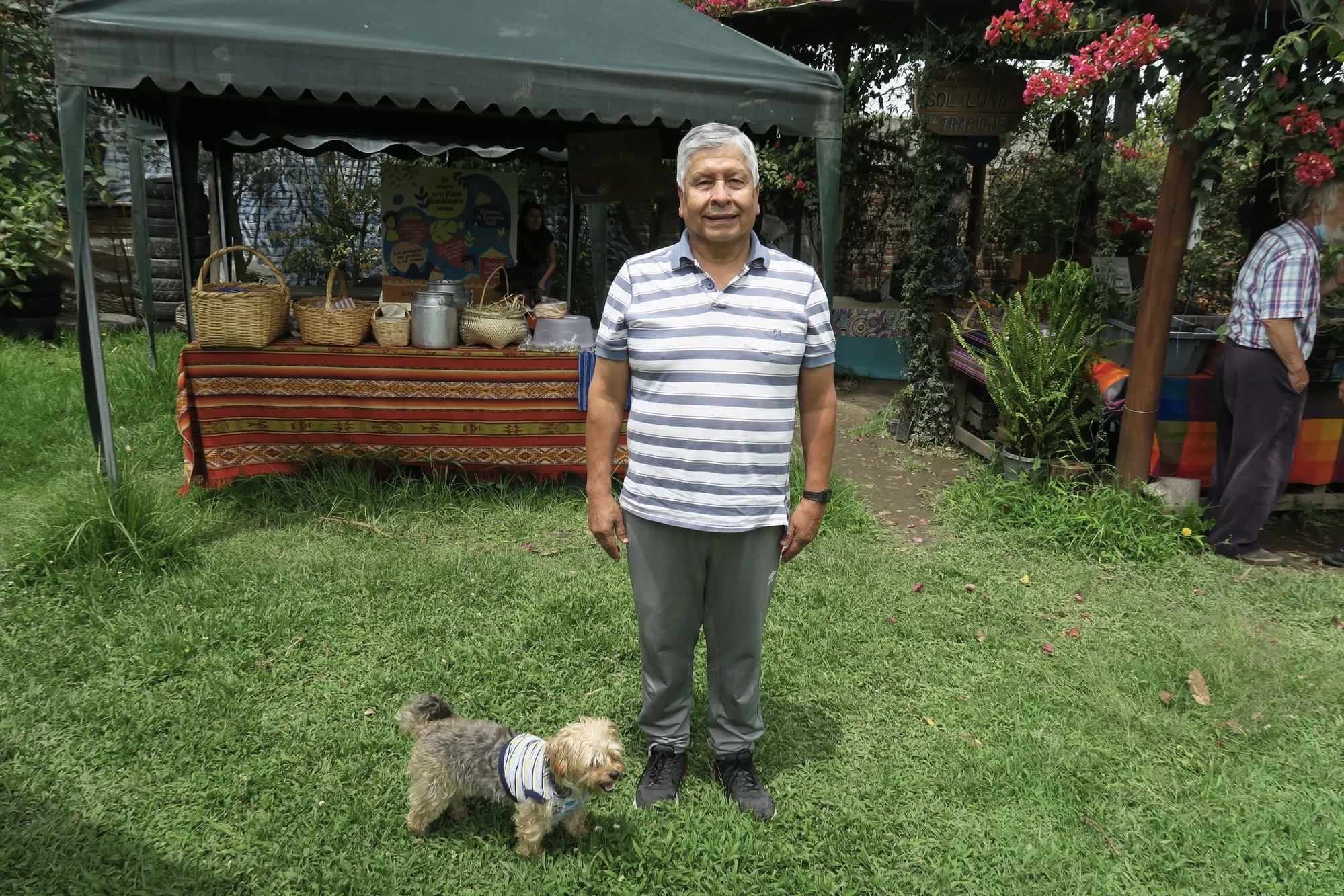"Aqui é como para mim que sou consumidor, é como estar parte da família, ser parte da família. Assim eu considero eu. Eu, como consumidor, como produtores, trocamos ideias, conversamos. O que não se faz em outros lados."
