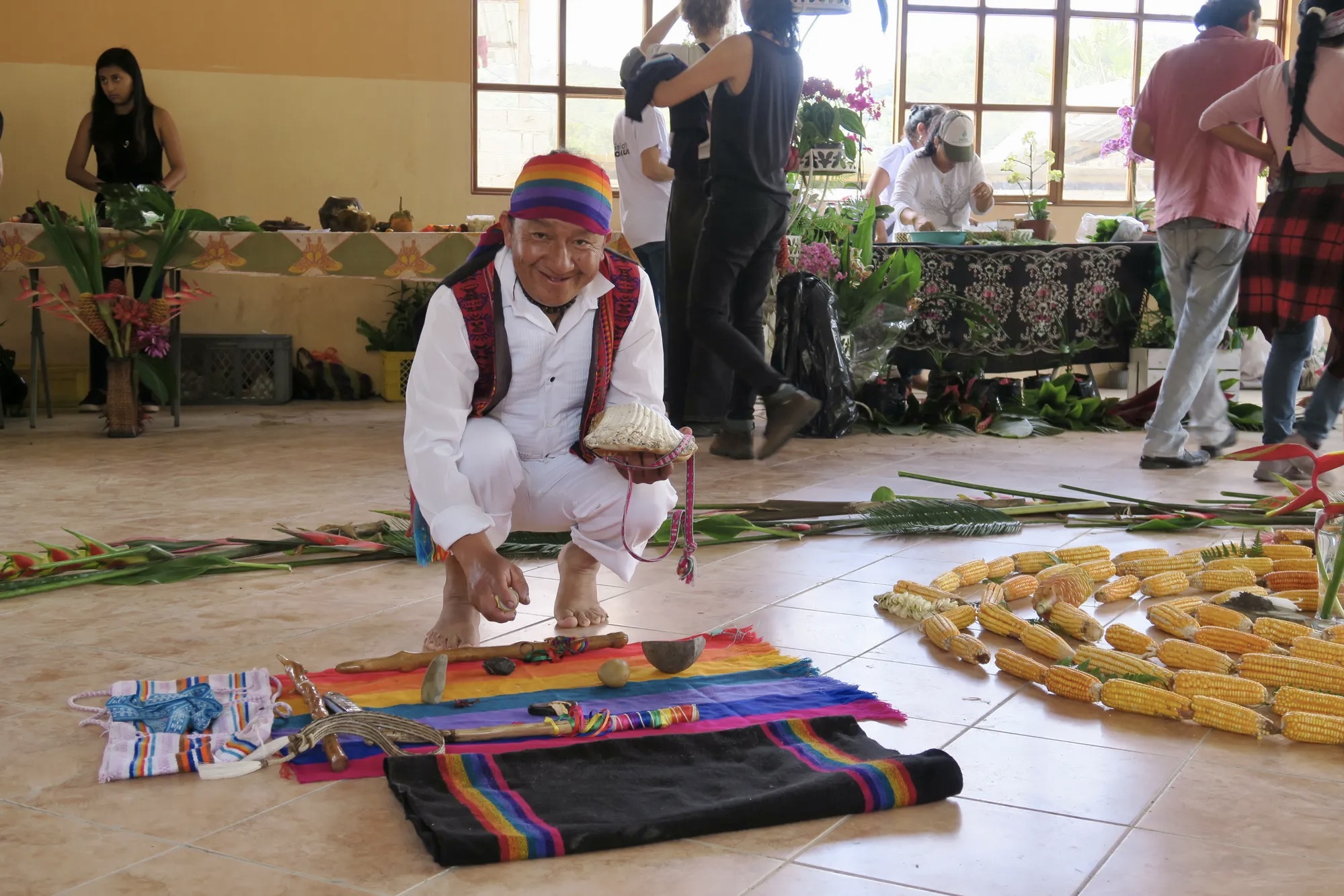 Este membro da comunidade Kurikancha, Don Jaime, promove cerimônias culturais em sua comunidade e em outros locais, além de receber visitantes com sua família em sua casa em San Clemente, onde o turismo comunitário é um meio de transmitir e honrar a cultura internacionalmente.